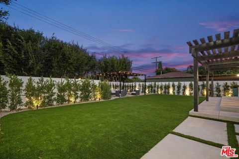 Single Family Residence in Los Angeles CA 1902 Parnell Avenue 4.jpg