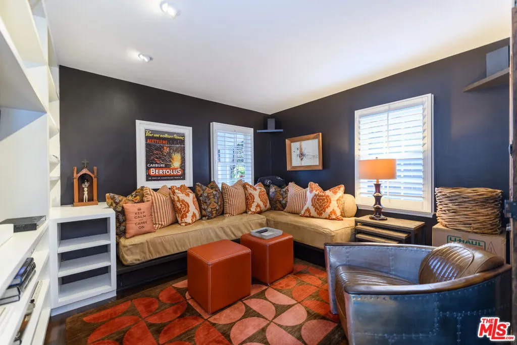 Studio City, California 91602, United States, 3 Bedrooms Bedrooms, ,2 BathroomsBathrooms,Residential,Pending,15848