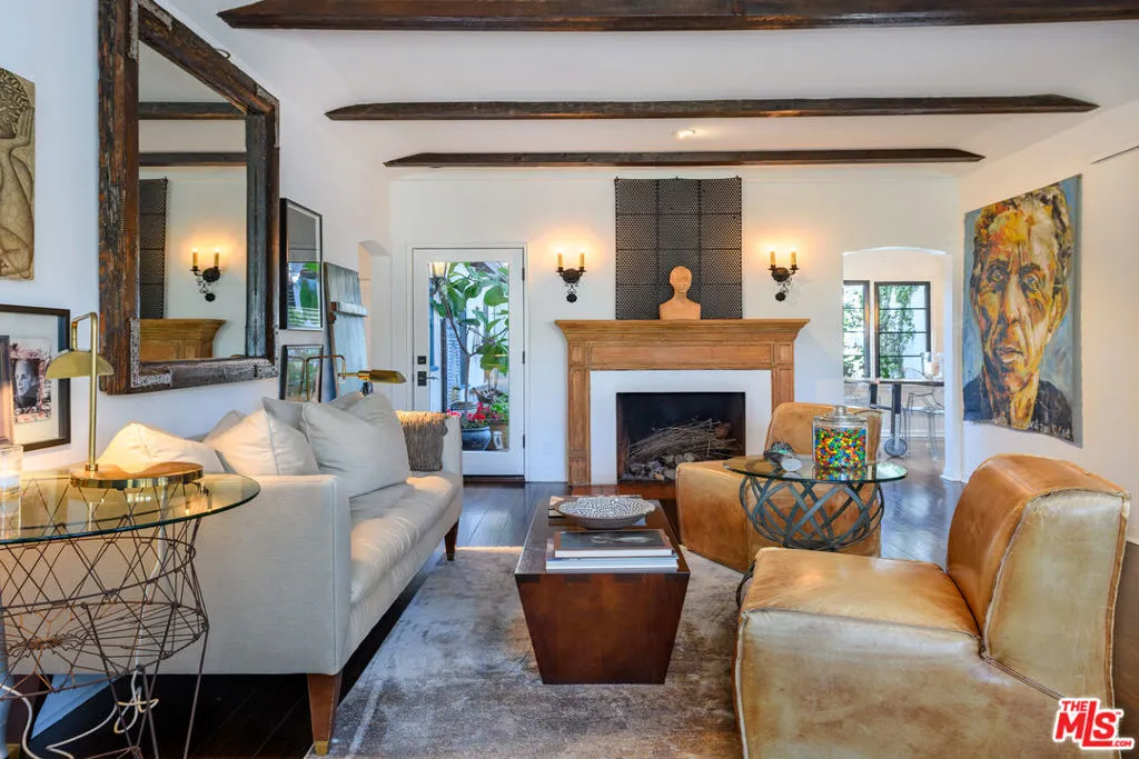 Studio City, California 91602, United States, 3 Bedrooms Bedrooms, ,2 BathroomsBathrooms,Residential,Pending,15848