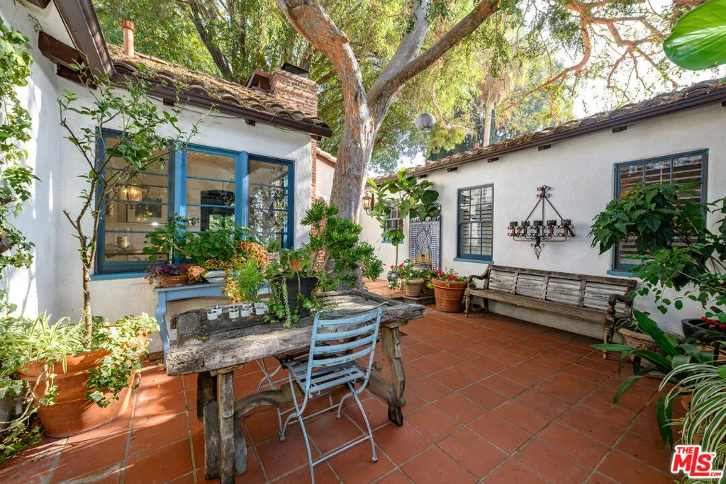 Studio City, California 91602, United States, 3 Bedrooms Bedrooms, ,2 BathroomsBathrooms,Residential,Pending,15848