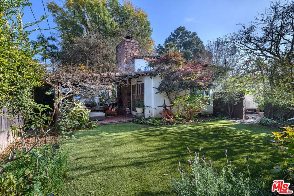 Studio City, California 91602, United States, 3 Bedrooms Bedrooms, ,2 BathroomsBathrooms,Residential,Pending,15848