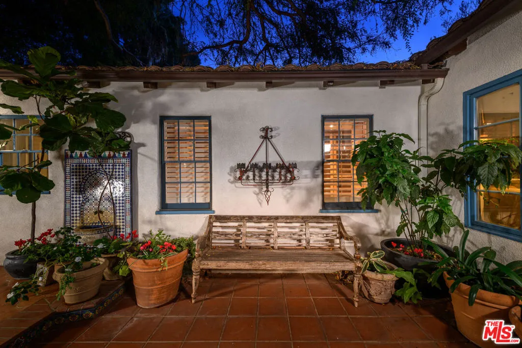 Studio City, California 91602, United States, 3 Bedrooms Bedrooms, ,2 BathroomsBathrooms,Residential,Pending,15848