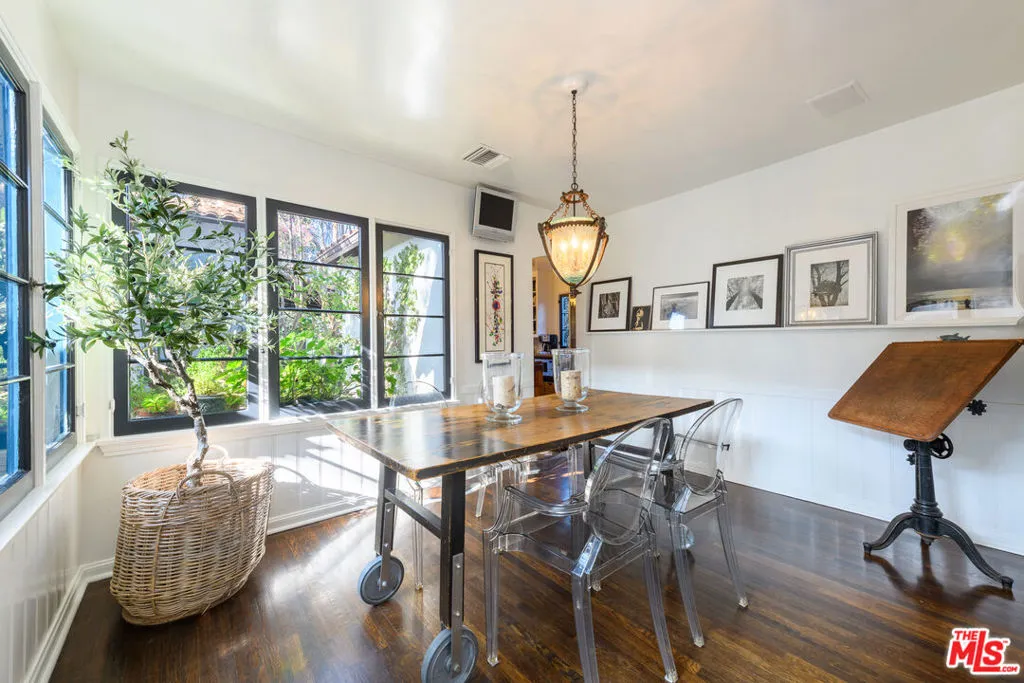 Studio City, California 91602, United States, 3 Bedrooms Bedrooms, ,2 BathroomsBathrooms,Residential,Pending,15848