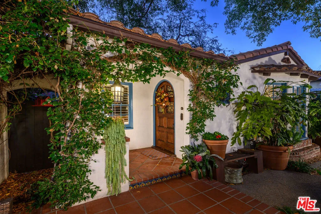 Studio City, California 91602, United States, 3 Bedrooms Bedrooms, ,2 BathroomsBathrooms,Residential,Pending,15848