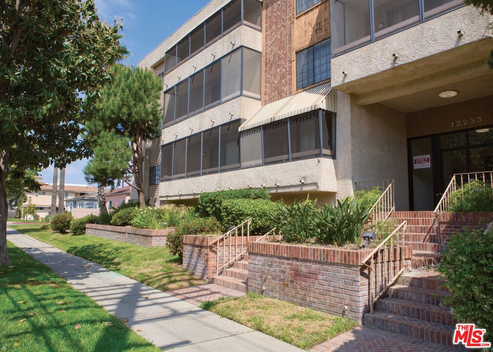 Properties 1 12235 Magnolia Boulevard