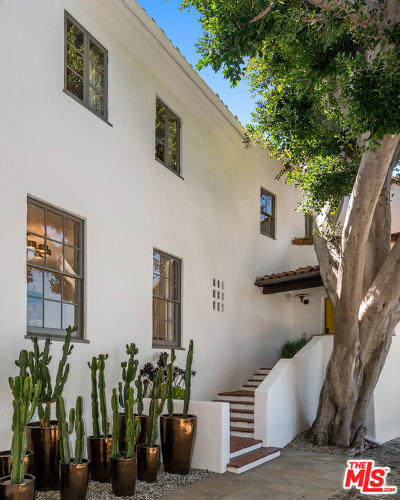 Properties 4 211 S Muirfield Road