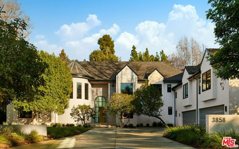 3858 Hayvenhurst Drive Encino CA 91436