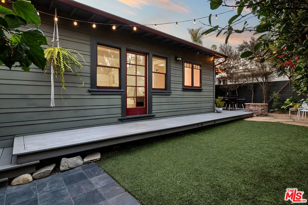 Los Angeles, California 90029, United States, 2 Bedrooms Bedrooms, ,2 BathroomsBathrooms,Residential,Pending,15878