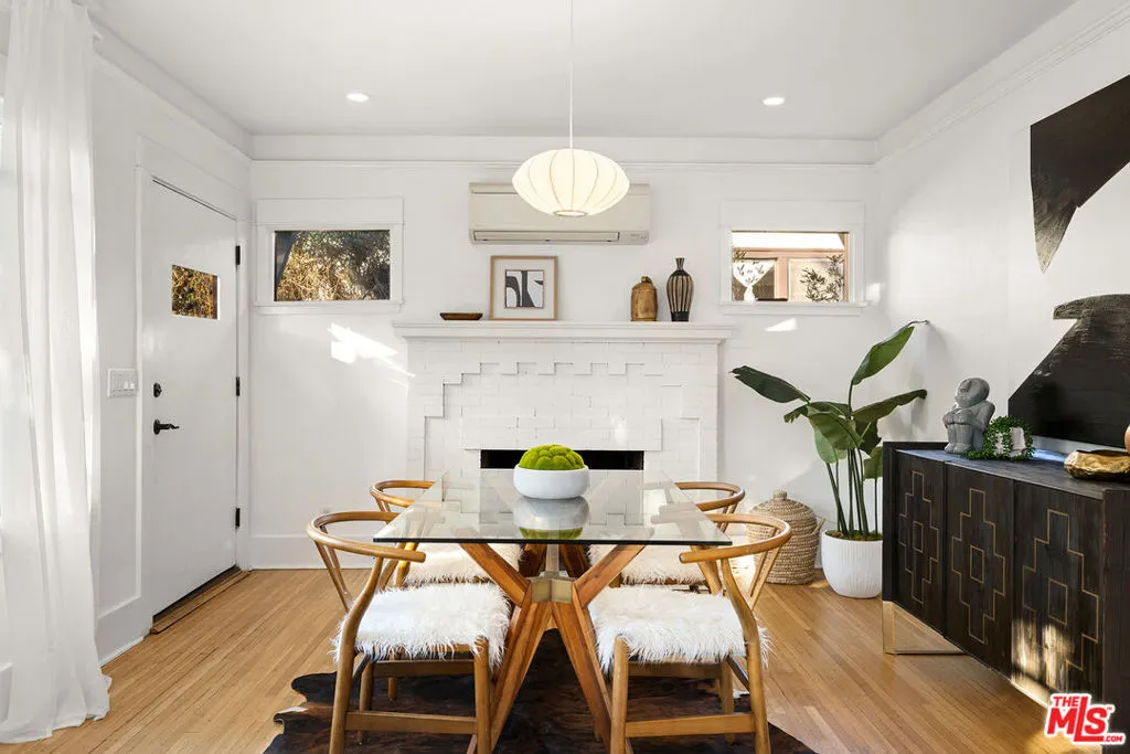 Los Angeles, California 90029, United States, 2 Bedrooms Bedrooms, ,2 BathroomsBathrooms,Residential,Pending,15878