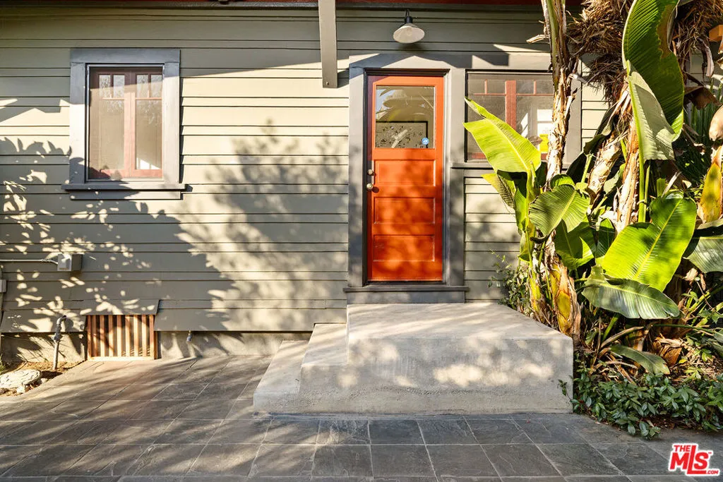 Los Angeles, California 90029, United States, 2 Bedrooms Bedrooms, ,2 BathroomsBathrooms,Residential,Pending,15878