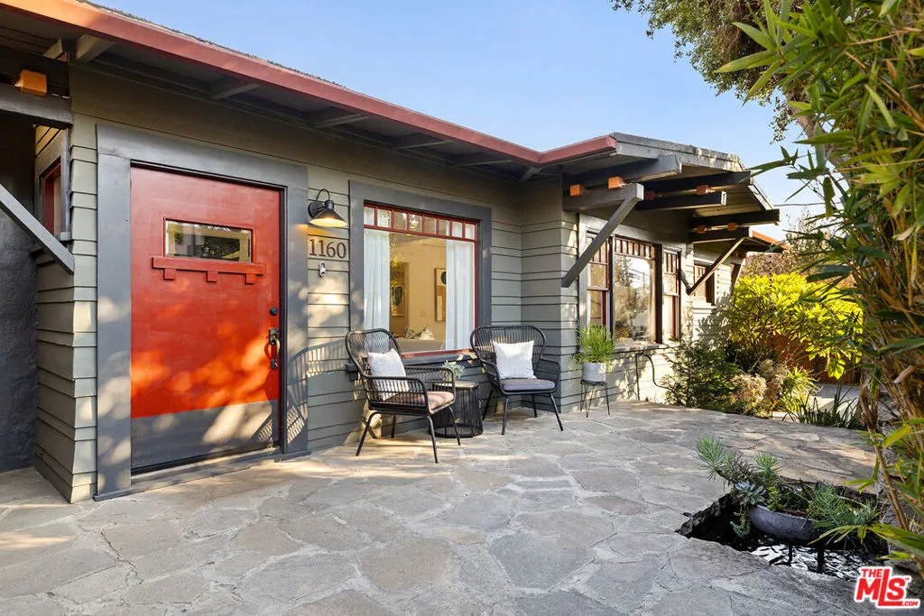 Los Angeles, California 90029, United States, 2 Bedrooms Bedrooms, ,2 BathroomsBathrooms,Residential,Pending,15878