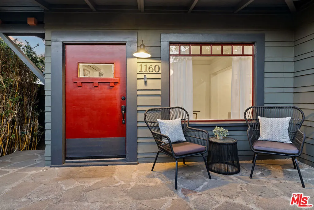 Los Angeles, California 90029, United States, 2 Bedrooms Bedrooms, ,2 BathroomsBathrooms,Residential,Pending,15878