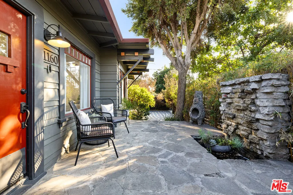 Los Angeles, California 90029, United States, 2 Bedrooms Bedrooms, ,2 BathroomsBathrooms,Residential,Pending,15878