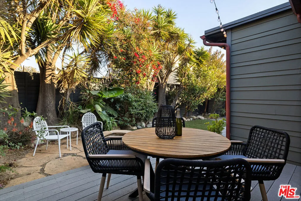 Los Angeles, California 90029, United States, 2 Bedrooms Bedrooms, ,2 BathroomsBathrooms,Residential,Pending,15878