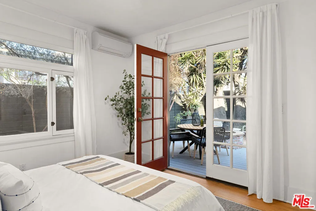 Los Angeles, California 90029, United States, 2 Bedrooms Bedrooms, ,2 BathroomsBathrooms,Residential,Pending,15878