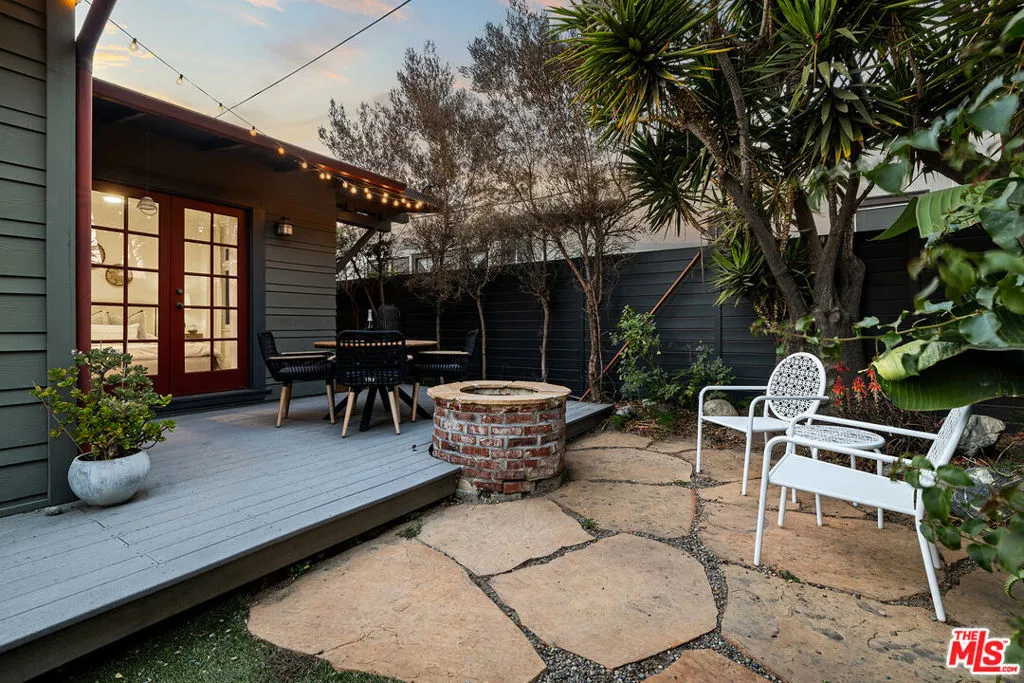 Los Angeles, California 90029, United States, 2 Bedrooms Bedrooms, ,2 BathroomsBathrooms,Residential,Pending,15878