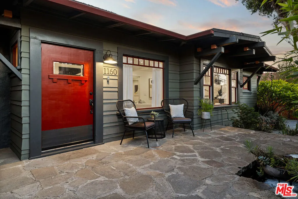 Los Angeles, California 90029, United States, 2 Bedrooms Bedrooms, ,2 BathroomsBathrooms,Residential,Pending,15878