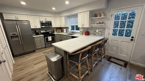 MLS: 25511397
