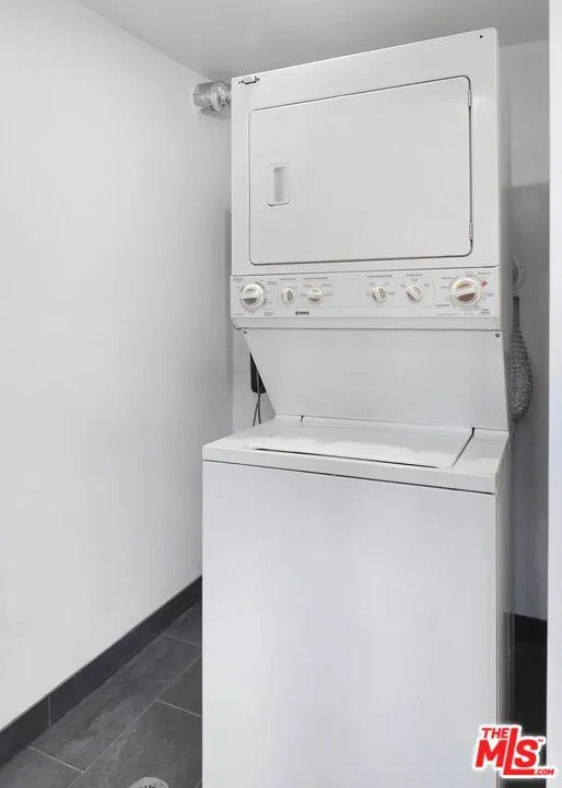 Los Angeles, California 90069, United States, 1 Bedroom Bedrooms, ,2 BathroomsBathrooms,Residential,Active,135688