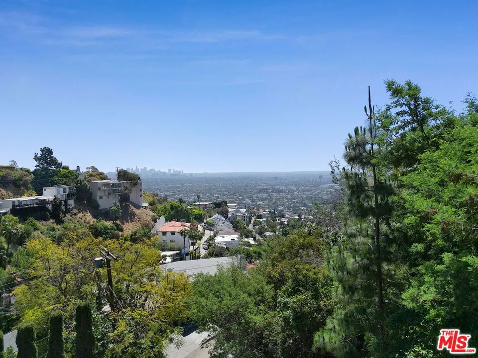 Los Angeles, California 90069, United States, 1 Bedroom Bedrooms, ,2 BathroomsBathrooms,Residential,Active,135688