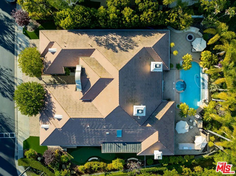 Tarzana, California 91356, United States, 4 Bedrooms Bedrooms, ,4 BathroomsBathrooms,Residential,Pending,37428