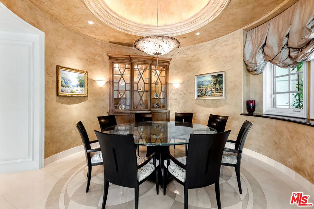 Tarzana, California 91356, United States, 4 Bedrooms Bedrooms, ,4 BathroomsBathrooms,Residential,Pending,37428