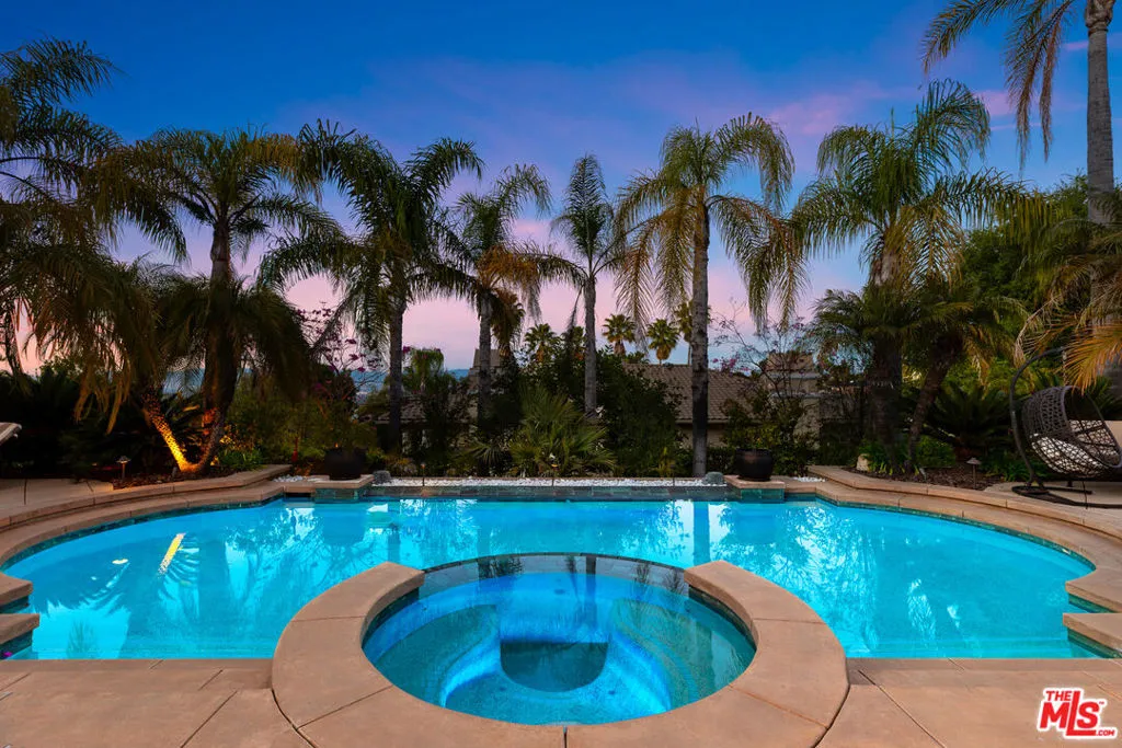 Tarzana, California 91356, United States, 4 Bedrooms Bedrooms, ,4 BathroomsBathrooms,Residential,Pending,37428