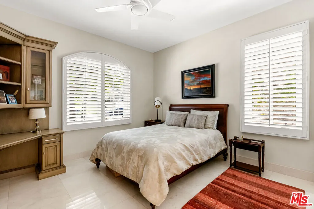 Tarzana, California 91356, United States, 4 Bedrooms Bedrooms, ,4 BathroomsBathrooms,Residential,Pending,37428