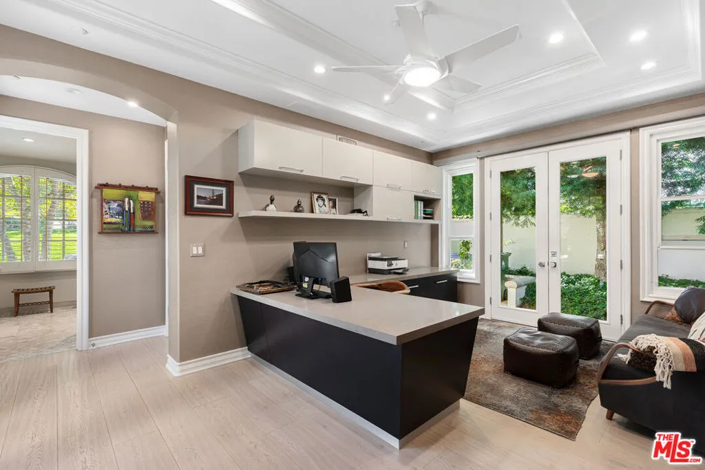 Tarzana, California 91356, United States, 4 Bedrooms Bedrooms, ,4 BathroomsBathrooms,Residential,Pending,37428