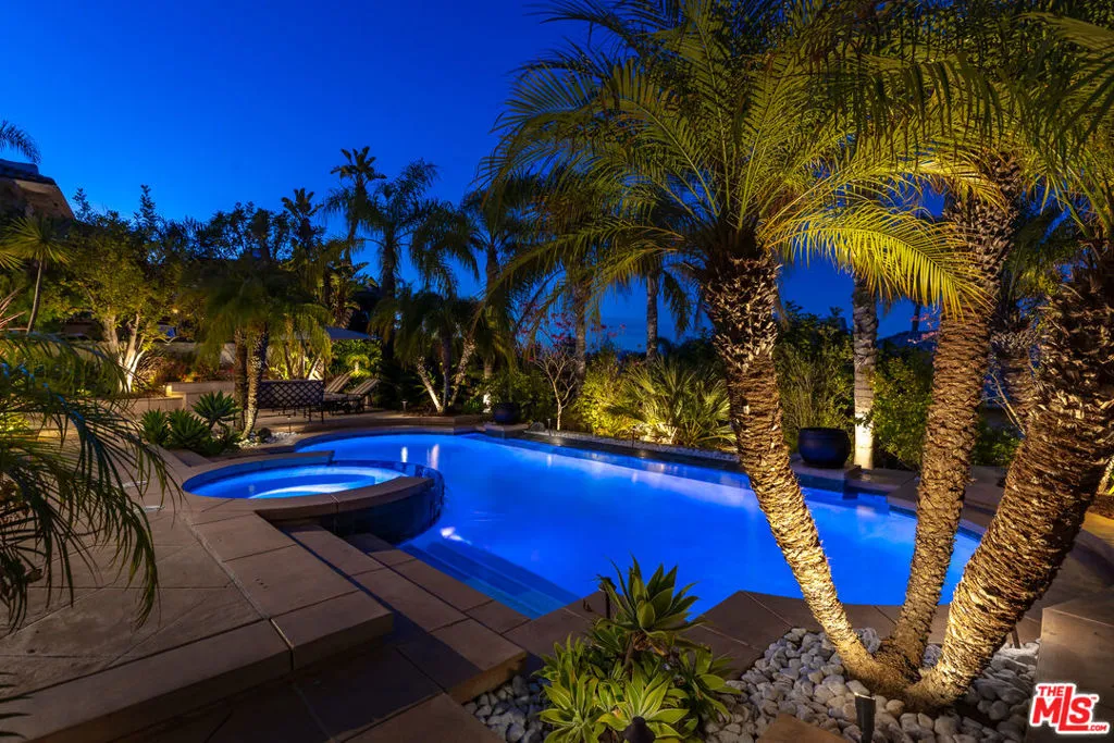 Tarzana, California 91356, United States, 4 Bedrooms Bedrooms, ,4 BathroomsBathrooms,Residential,Pending,37428