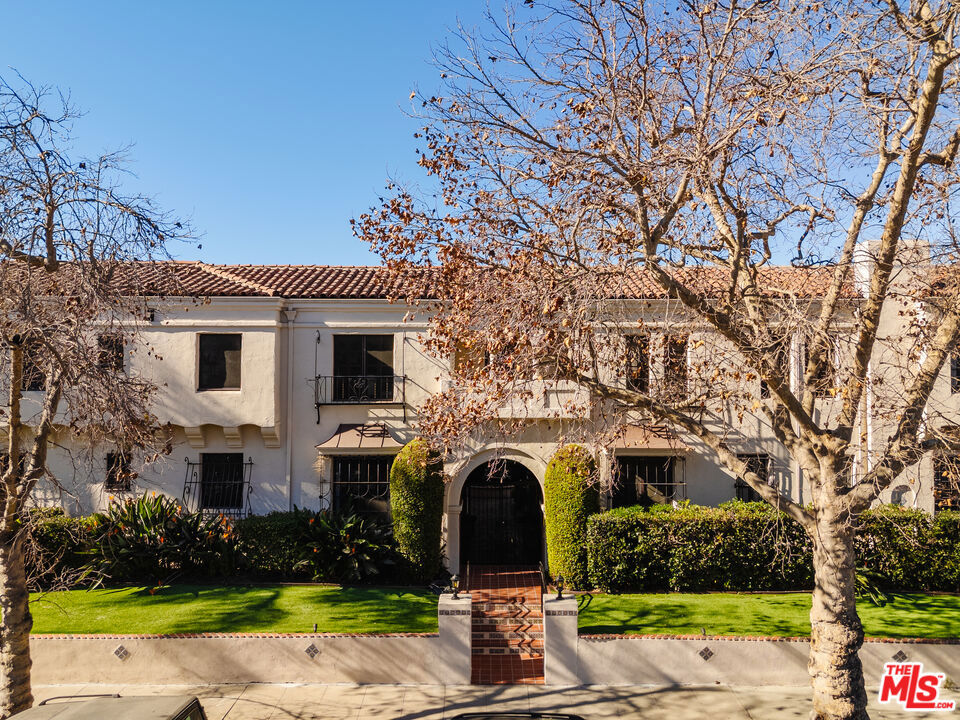 Properties 1 455 N Sycamore Avenue