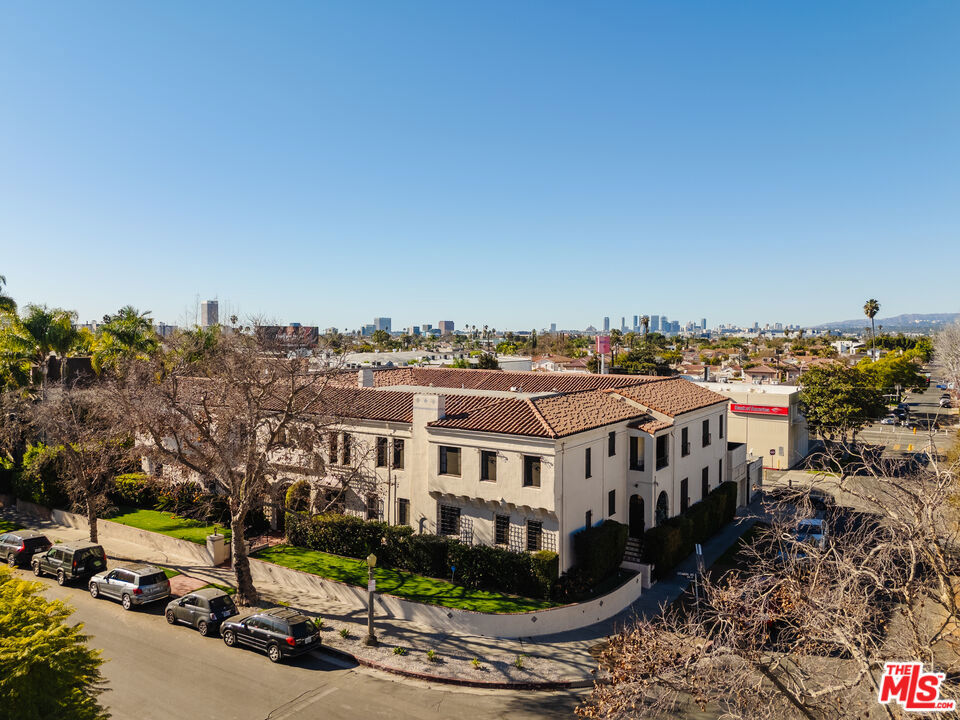 Properties 4 455 N Sycamore Avenue