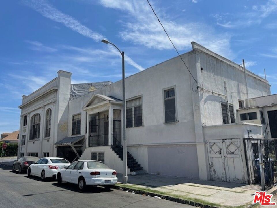 906 E 23rd Street
