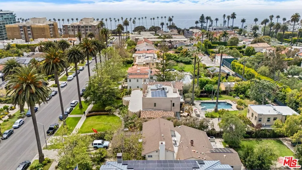 Santa Monica, California 90402, United States, 3 Bedrooms Bedrooms, ,3 BathroomsBathrooms,Residential,Pending,126786