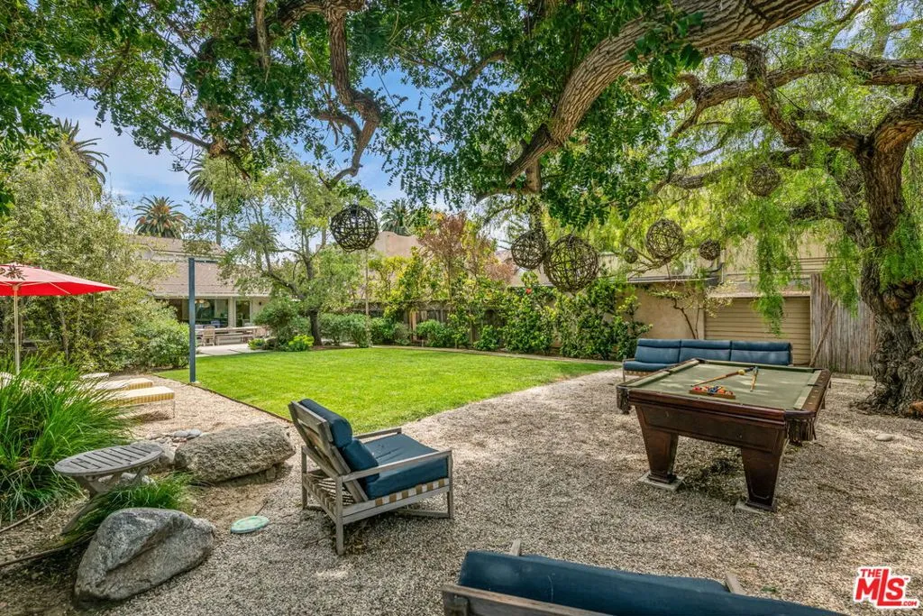 Santa Monica, California 90402, United States, 3 Bedrooms Bedrooms, ,3 BathroomsBathrooms,Residential,Pending,126786