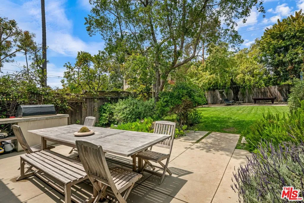 Santa Monica, California 90402, United States, 3 Bedrooms Bedrooms, ,3 BathroomsBathrooms,Residential,Pending,126786