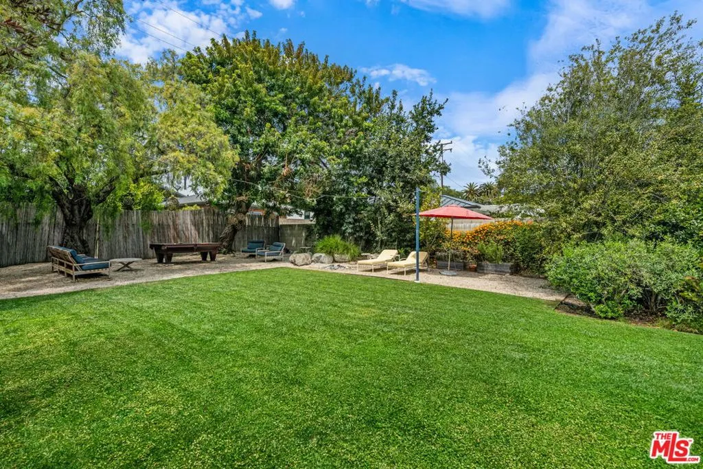 Santa Monica, California 90402, United States, 3 Bedrooms Bedrooms, ,3 BathroomsBathrooms,Residential,Pending,126786