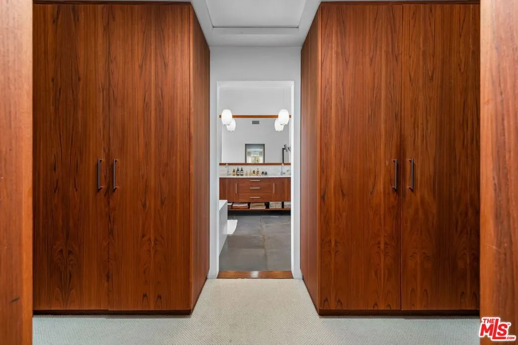 Santa Monica, California 90402, United States, 3 Bedrooms Bedrooms, ,3 BathroomsBathrooms,Residential,Pending,126786