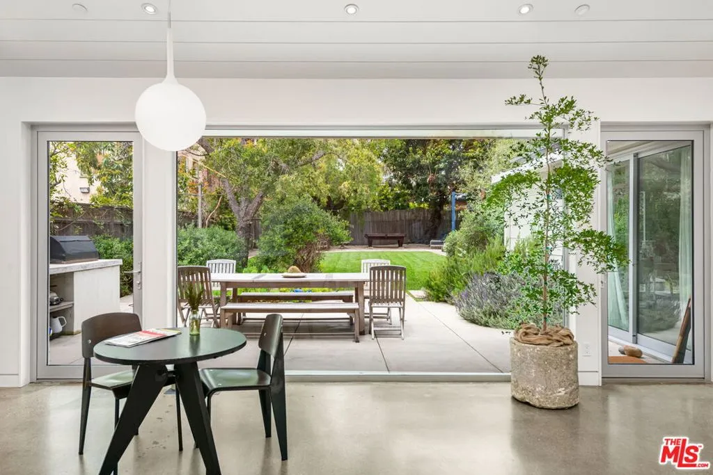 Santa Monica, California 90402, United States, 3 Bedrooms Bedrooms, ,3 BathroomsBathrooms,Residential,Pending,126786