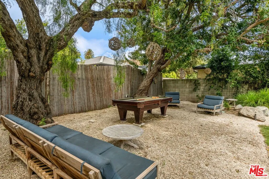 Santa Monica, California 90402, United States, 3 Bedrooms Bedrooms, ,3 BathroomsBathrooms,Residential,Pending,126786