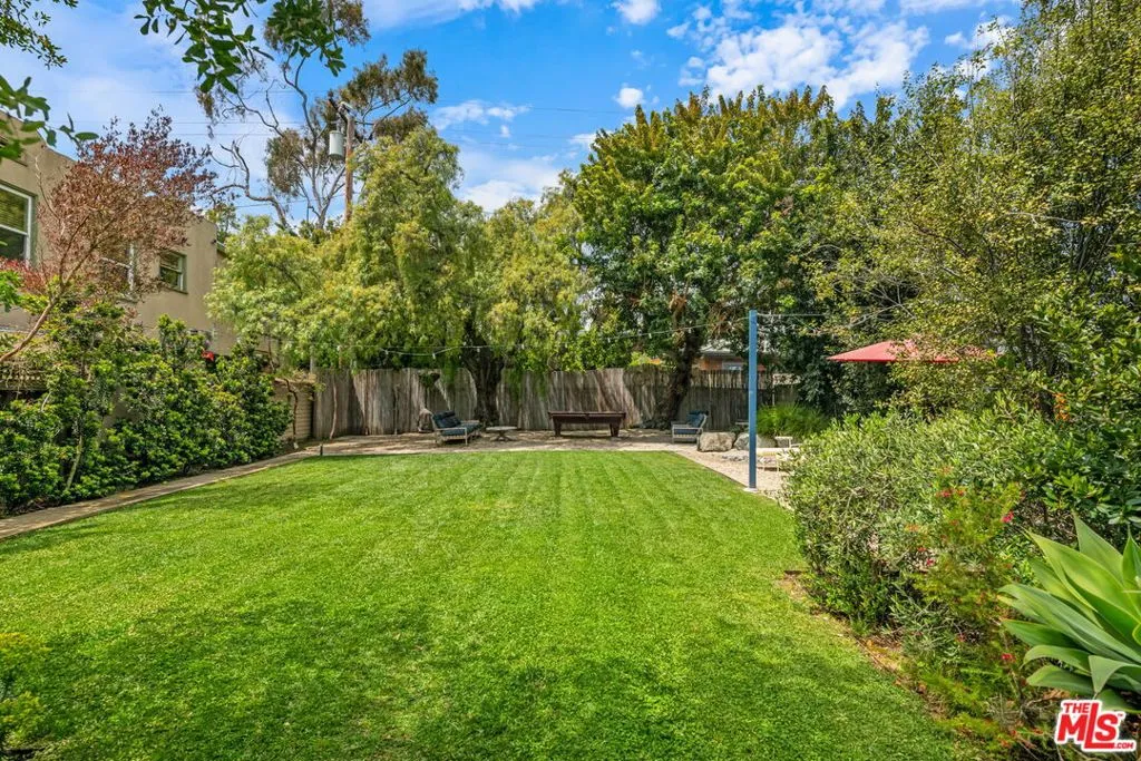 Santa Monica, California 90402, United States, 3 Bedrooms Bedrooms, ,3 BathroomsBathrooms,Residential,Pending,126786