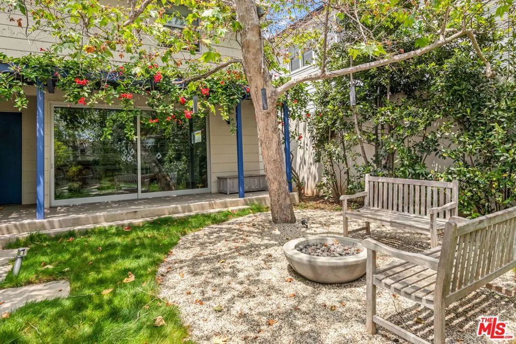 Santa Monica, California 90402, United States, 3 Bedrooms Bedrooms, ,3 BathroomsBathrooms,Residential,Pending,126786