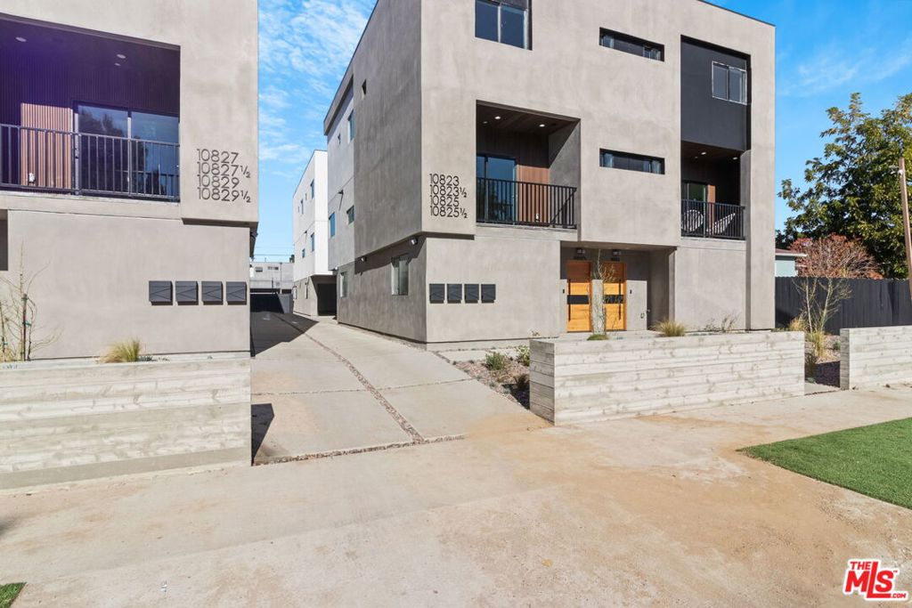 Properties 1 10821 Hartsook Street