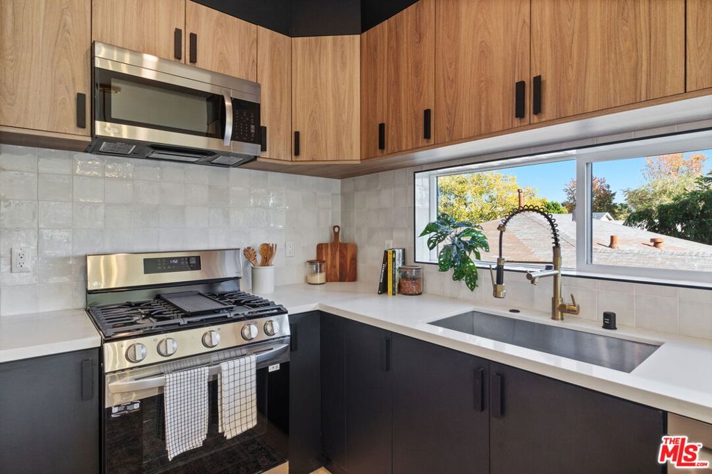 Properties 2 10821 Hartsook Street