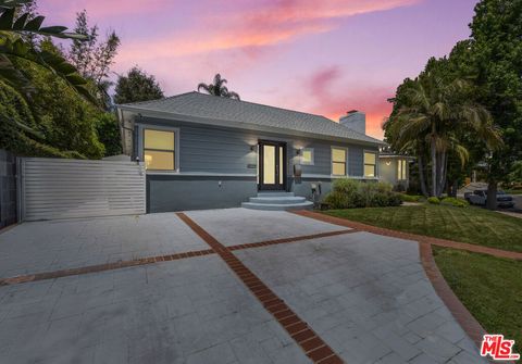 A home in Studio City