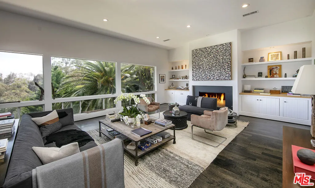 Santa Barbara, California 93103, United States, 3 Bedrooms Bedrooms, ,5 BathroomsBathrooms,Residential,Active,117902