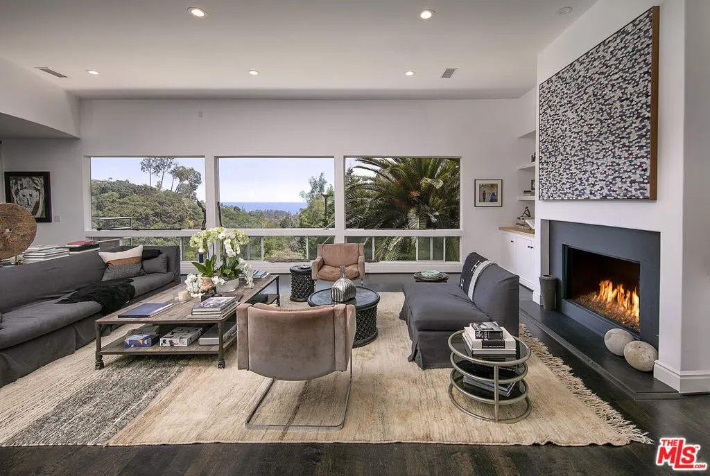 Santa Barbara, California 93103, United States, 3 Bedrooms Bedrooms, ,5 BathroomsBathrooms,Residential,Active,117902