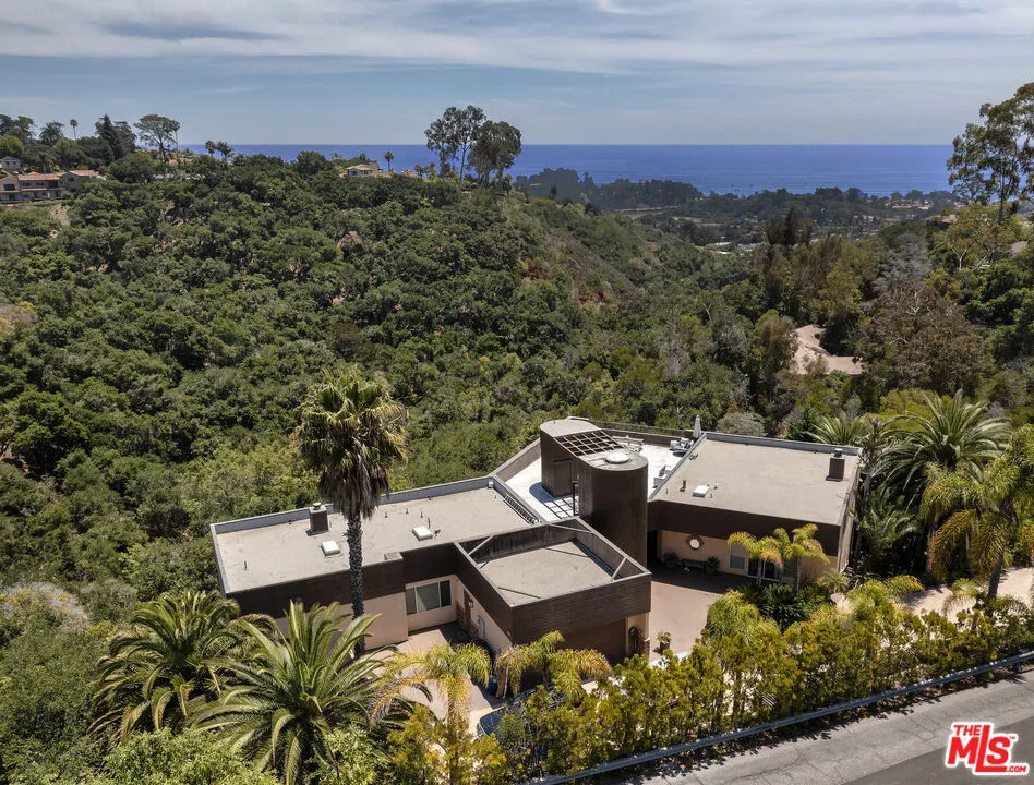 Santa Barbara, California 93103, United States, 3 Bedrooms Bedrooms, ,5 BathroomsBathrooms,Residential,Active,117902