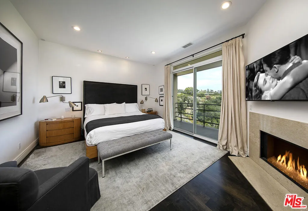 Santa Barbara, California 93103, United States, 3 Bedrooms Bedrooms, ,5 BathroomsBathrooms,Residential,Active,117902