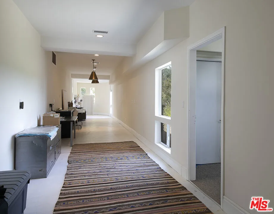 Santa Barbara, California 93103, United States, 3 Bedrooms Bedrooms, ,5 BathroomsBathrooms,Residential,Active,117902